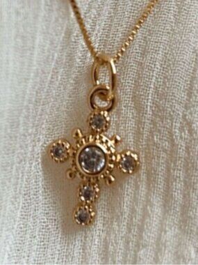 Elegant Gold Cross Pendant Necklace